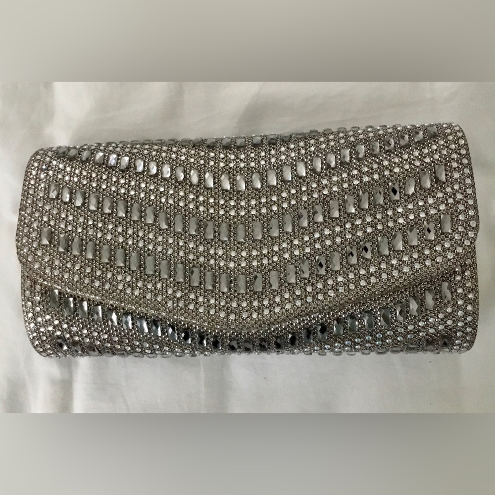 Crystal Embellished Silver Evening Clutch w/detachable chain